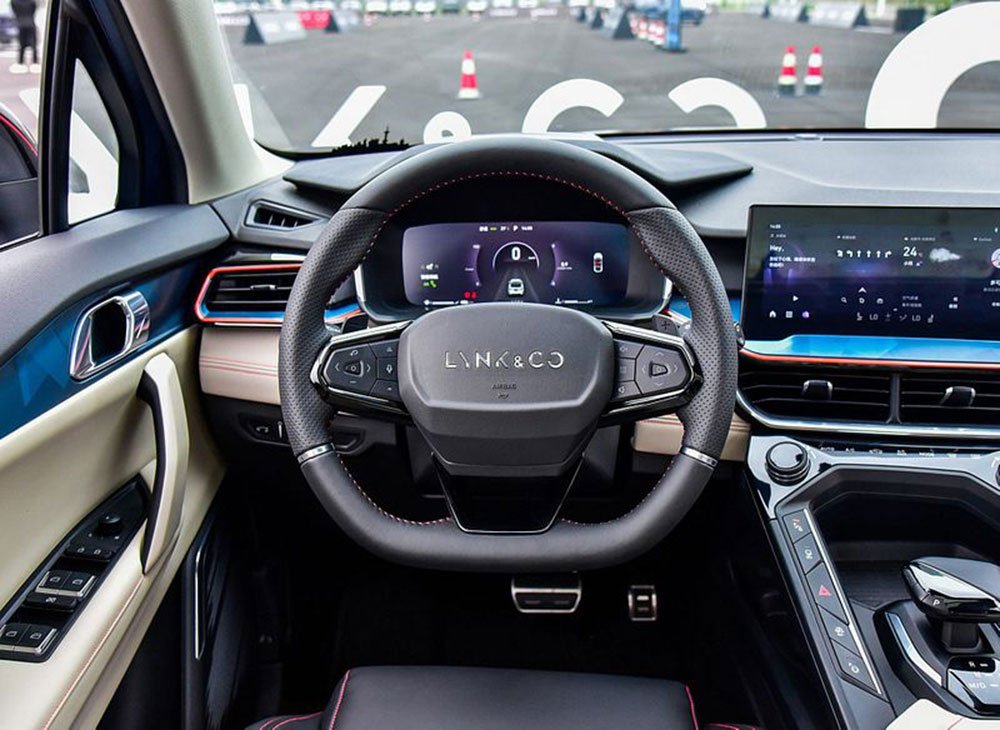 Lynk & Co 06